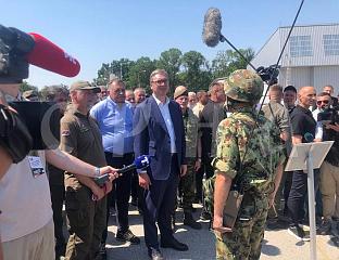 ВУЧИЋ И ДОДИК НА ПРИКАЗУ МОДЕРНИХ СРЕДСТАВА И СИСТЕМА ВОЈСКЕ СРБИЈЕ У БАТАЈНИЦИ