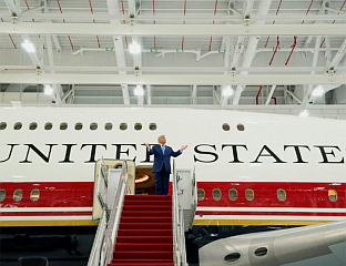 ТРАМП ПРВИ ПУТ ЛЕТИ НОВИМ ПРЕДСЈЕДНИЧКИМ АВИОНОМ