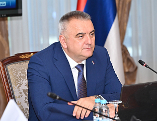 МИНИЋ: ОДЛУКА КРЊЕГ УСТАВНОГ СУДА ДНО ДНА ПРАВА, СТРУКЕ И МОРАЛА