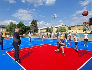 MINIĆ OPENS BASKETBALL COURT AT SECONDARY SCHOOL CENTER IN ŠAMAC
