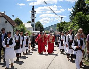 ЛИТИЈА КРЕНУЛА ОД ХРАМА КА ГРОБЉУ, ПРЕДВОДИ ЈЕ ПАТРИЈАРХ ПОРФИРИЈЕ