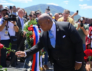 BURNS' ARRIVAL IN BRATUNAC BRINGS HOPE TO FAMILIES OF SERB VICTIMS