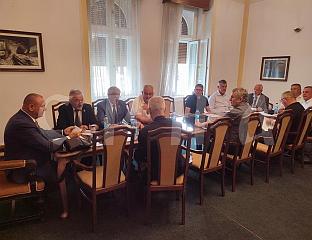 НА ОРГАНИЗОВАН НАЧИН СУПРОТСТАВИТИ СЕ НАПАДИМА НА ВРИЈЕДНОСТИ СРПСКЕ