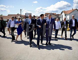 МИНИЋ И ДОДИК ПОСЈЕТИЛИ ГРАДИЛИШТЕ УЛИЦЕ ПРЕМА СРПСКОМ ВОЈНИЧКОМ ГРОБЉУ