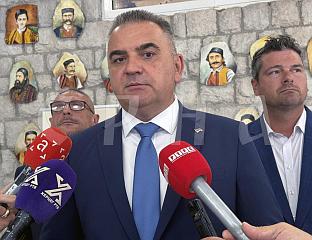 ВОЉЕТИ СРПСКУ, ГРАДИТИ ЊЕНЕ ИНСТИТУЦИЈЕ И НИШТА ЈОЈ НЕ МОГУ