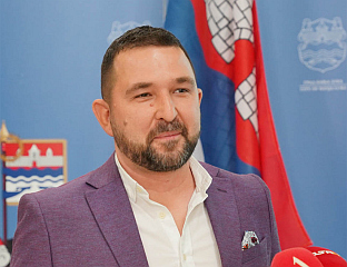 ПЕЋАНАЦ ПОЗВАО ПОЉОПРИВРЕДНИКЕ ДА ИСКОРИСТЕ ПОДСТИЦАЈЕ: У БАЊАЛУЦИ СЕ ДИЈЕЛИ 1,7 МИЛИОНА КМ