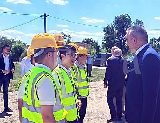 МИНИЋ И СТЕВАНОВИЋ НА ГРАДИЛИШТУ АУТО-ПУТЕВА КОД БИЈЕЉИНЕ