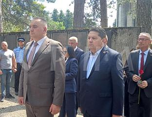 ПОЛОЖЕНИ ВИЈЕНЦИ И ЦВИЈЕЋЕ НА СПОМЕН-ОБИЉЕЖЈУ НА КОЗАРИ