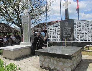 У ЗАЛАЗЈУ ПАРАСТОС СРБИМА УБИЈЕНИМ НА ПЕТРОВДАН ПРИЈЕ 34 ГОДИНЕ