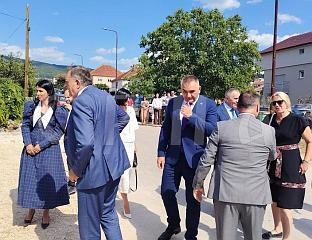 МИНИЋ, ЦВИЈАНОВИЋЕВА И ДОДИК СTИГЛИ У БИЛЕЋУ
