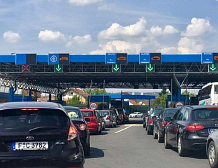 ДУЖА ЗАДРЖАВАЊА НА ГРАНИЧНОМ ПРЕЛАЗУ ИЗАЧИЋ
