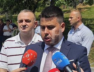 ЛАЗИЋ: ОДАТА ПОЧАСТ ОНИМА КОЈИ СУ ДАЛИ ЖИВОТ ЗА СРПСКУ