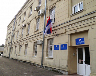 УШАО У ПОЛИЦИЈСКУ СТАНИЦУ СА НОЖЕМ И ПРИЈЕТИО ПОЛИЦАЈЦУ