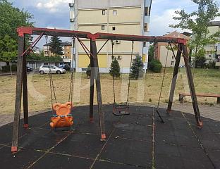 У НАРЕДНОМ ПЕРИОДУ САНАЦИЈА УНИШТЕНОГ ДЈЕЧИЈЕГ ИГРАЛИШТА У ОБИЛИЋЕВУ