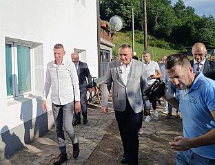 МИНИЋ ПОСЈЕТИО ВИШЕЧЛАНУ ПОРОДИЦУ ПЕЦИКОЗА