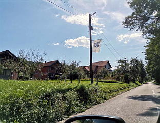 SERB RETURNEES GREETED BY WARTIME ARMY OF BiH FLAGS AND CROSSED CYRILLIC SIGNS