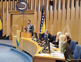 АМИЏИЋ: БУЏЕТ ОДРАЗ ЗАКОНА КОЈИ СУ РАНИЈЕ ДОНЕСЕНИ У ПАРЛАМЕНТУ