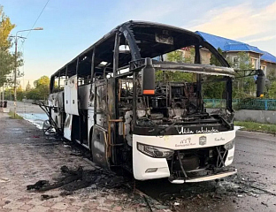 БРОЈ ПОВРИЈЕЂЕНИХ У НАПАДУ НА АУТОБУС ПОРАСТАО НА 21