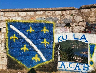 GRAFFITI WITH THE WAR FLAG OF THE SO-CALLED ARMY OF BIH APPEARS ON ZVORNIK FORTRESS