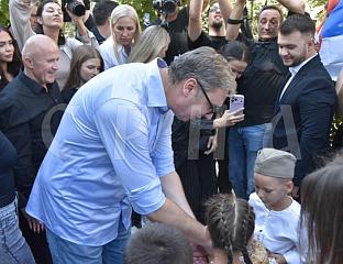 ВУЧИЋ У ПОСЈЕТИ ПОРОДИЦИ ПАЛАЛИЋ
