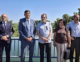 WREATH LAID ON UNA RIVER FROM BRIDGE OF SALVATION