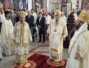МИТРОПОЛИТ ФОТИЈЕ СЛУЖИ ЛИТУРГИЈУ У СПОМЕН-ХРАМУ ПРЕСВЕТЕ ТРОЈИЦЕ