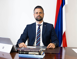 АМИЏИЋ: БЕЗ ОБЗИРА НА ХИСTЕРИЈУ И НЕРВОЗУ,  НИ СУЉАГИЋ НИ ИНСTИTУЦИЈА НА ЧИЈЕМ ЈЕ ЧЕЛУ НИСУ И НЕ МОГУ БИTИ ИЗНАД ЗАКОНА