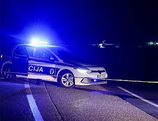 МОТОЦИКЛ УДАРИО У ГРУПУ ПЈЕШАКА, ЈЕДНА ОСОБА ПОГИНУЛА