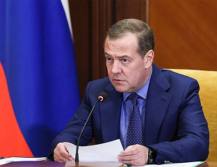 МЕДВЕДЕВ: ЗАПАД ЖЕЛИ ДА "УКИНЕ" РУСИЈУ