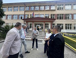 У РЕКОНСТРУКЦИЈУ ДВИЈЕ ШКОЛЕ ВЛАДА УЛАЖЕ ГОТОВО ДВА МИЛИОНА КМ