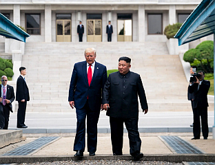 "ВОЛ СТРИТ ЏУРНАЛ": ТРАМП ЖЕЛИ САСТАНАК СА КИМ ЏОНГ УНОМ