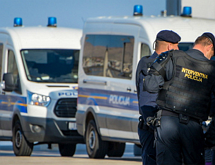 СЕРБ АТТАЦКЕД ОН ПАГ, ТWО ДЕТАИНЕД