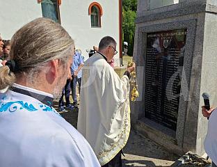 ЦРКВА У ЈАБУЦИ ПРОСЛАВИЛА СЛАВУ, ОДАТА ПОЧАСТ ПОГИНУЛИМ ЈАБУЧАНИМА