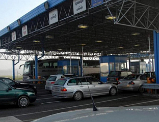 ДУГЕ КОЛОНЕ НА ИЗЛАЗУ НА ТРИ ПРЕЛАЗА СА ХРВАТСКОМ