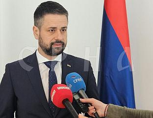 АМИЏИЋ: ХАСАНОВИЋ И ДАЉЕ МИСЛИ ДА СЕ ПЛАТЕ ОДРЕЂУЈУ У СТРАНЦИ, А НЕ ПО ЗАКОНУ