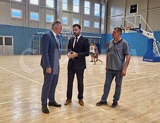 МИНИЋ У ОМАРСКОЈ ПОСЈЕТИО НОВОИЗГРАЂЕНУ СПОРТСКУ ДВОРАНУ