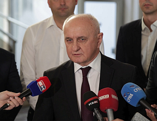 ЖИВОТ ГЕНЕРАЛА МЛАДИЋА УГРАЂЕН У ТЕМЕЉЕ РЕПУБЛИКЕ СРПСКЕ