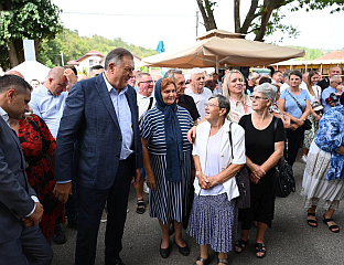 ДОДИК: ВЈЕРСКИ ОБЈЕКТИ ОПСТАЈУ ЗАХВАЉУЈУЋИ СНАЖНОЈ ВЈЕРИ НАРОДА