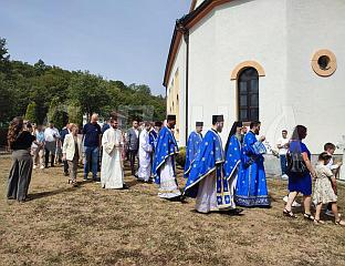 МИТРОПОЛИТ ЈЕФРЕМ: УЛАГАЊЕМ У ВЈЕРСКЕ ОБЈЕКТЕ СЛИЈЕДИМО ПУТ ПРЕДАКА