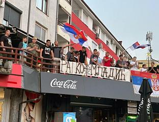 НА ГРАДСКОМ ТРГУ ОДАТА ПОЧАСТ ГЕНЕРАЛУ МЛАДИЋУ