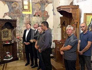 СВЕТОМ ЛИТУРГИЈОМ ПОЧЕЛО ОБИЉЕЖАВАЊЕ ДАНА НЕСТАЛИХ И ПОГИНУЛИХ