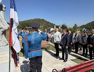 ПОЛОЖЕНИ ВИЈЕНЦИ И ЦВИЈЕЋЕ ПОВОДОМ ДАНА НЕСТАЛИХ И ПОГИНУЛИХ