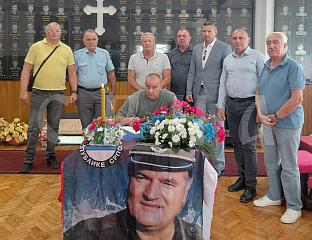 У СПОМЕН-СОБИ КЊИГА ЖАЛОСТИ ПОВОДОМ СМРТИ ГЕНЕРАЛА МЛАДИЋА