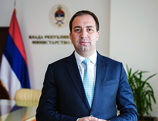 СЕЛАК СУТРА УРУЧУЈЕ РЈЕШЕЊА О ПОЧЕТКУ СТАЖА ПРИПРАВНИЦИМА СУДСКЕ ПОЛИЦИЈЕ