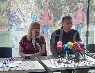 ДОНИРАН ШКОЛСКИ МАТЕРИЈАЛ ЗА ДЈЕЦУ ИЗ ВИШЕЧЛАНИХ ПОРОДИЦА