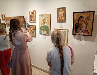 У КОЛАРЧЕВОЈ ЗАДУЖБИНИ ОТВОРЕНА ИЗЛОЖБА "СВЕТЛОСТ ЛОГОСА"