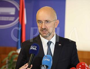 МАЗАЛИЦА: КАЖУ ДА И ЋОРАВА КОКА УБОДЕ ЗРНО, АЛИ ЈЕ БОЖОВИЋ УСПИО ДА ПРОМАШИ И ЗРНО И КРИВЦА