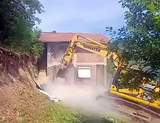ПРИШТИНСКЕ ВЛАСТИ ПОЧЕЛЕ РУШЕЊЕ ШЕСТ ОБЈЕКАТА