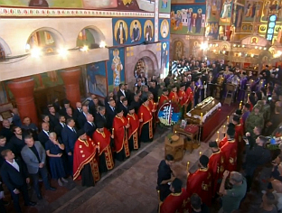 PATRIARCH SERVES FUNERAL SERVICE FOR GENERAL MLADIĆ AT ST. LUKE CHURCH