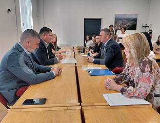 ПОТПИСАНИ УГОВОРИ ЗА ПРИПРАВНИКЕ И САМОЗАПОШЉАВАЊЕ ВРИЈЕДНИ 130.000 КМ